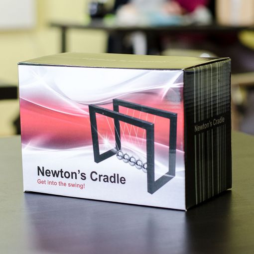 Njutnovo Klatno Square